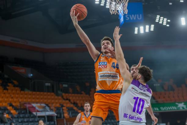 与曹法尔的 与曹法尔的