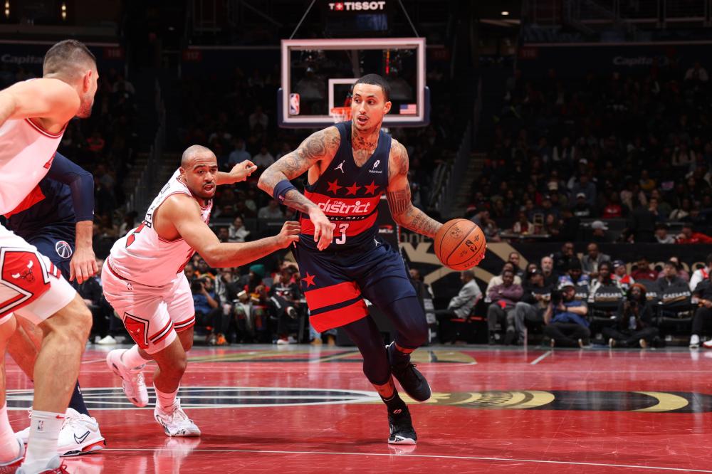 场和后防线 场和后防线